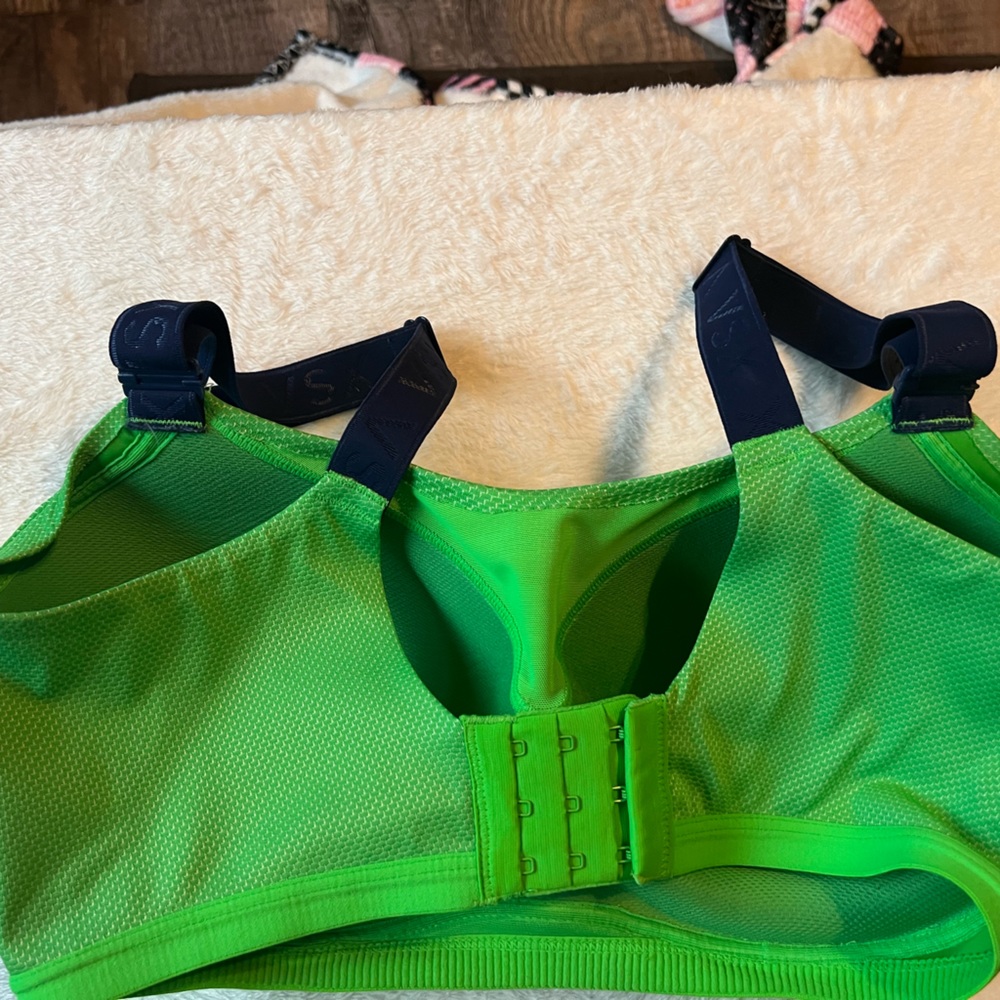 Victoria Secret Sports Bra 1 orange/ 1 green available. Price is $25 for both - Picture 6 of 7